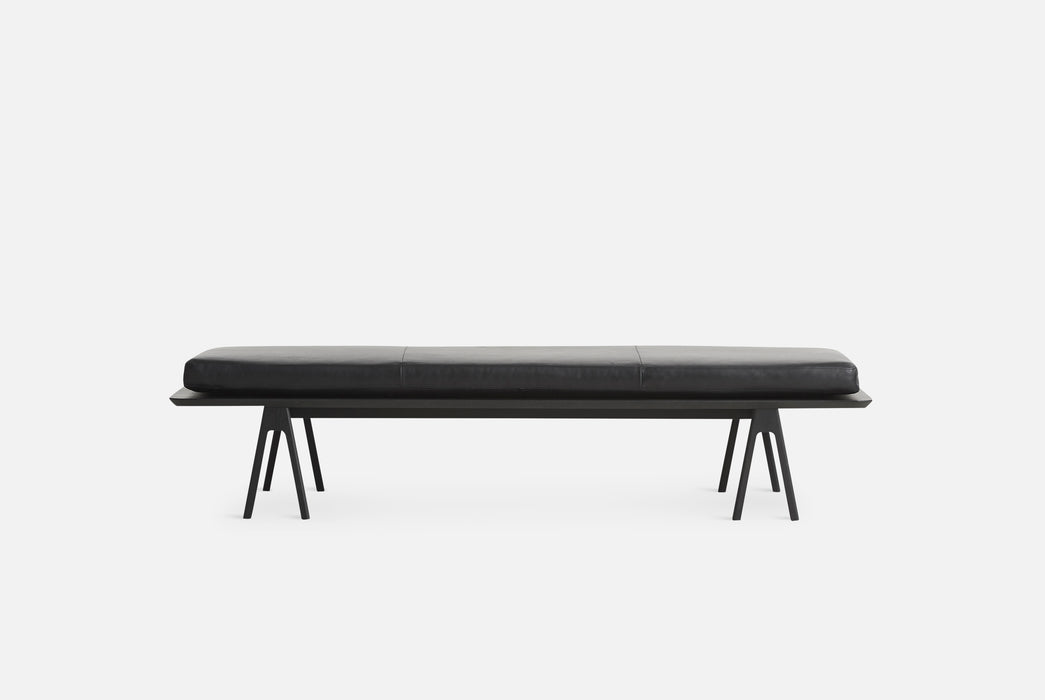 Level daybed