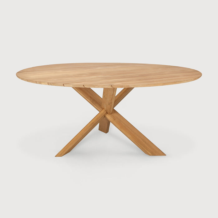 Circle outdoor dining table