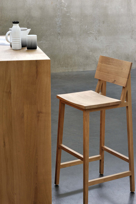 N4 bar stool