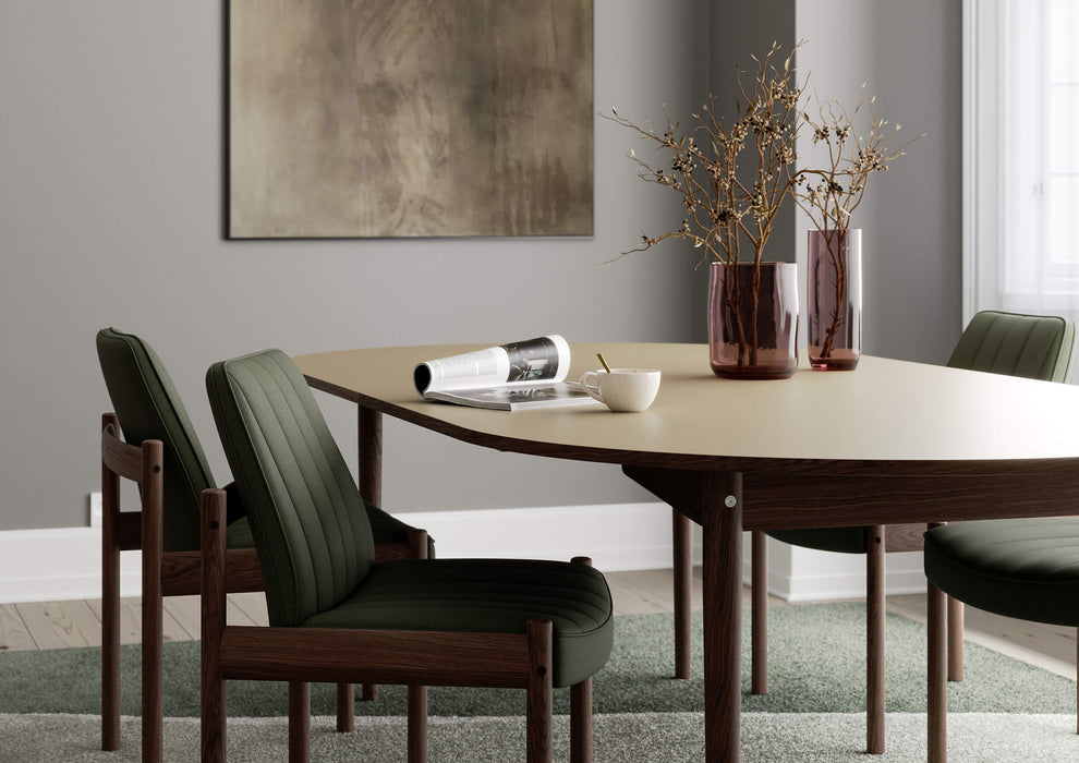 Oma dining table – extendable [Made-to-order]