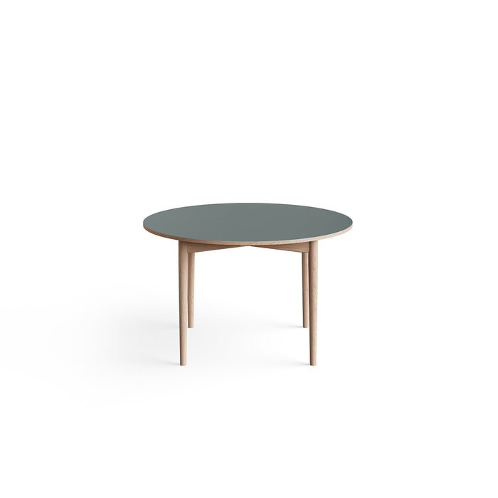 Oma dining table – static [Made-to-order]