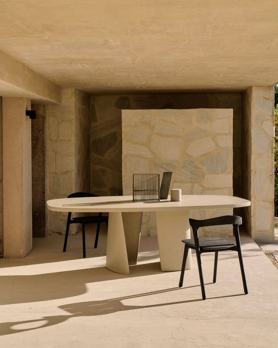 Canyon outdoor dining table