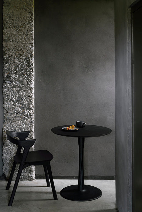 Torsion dining table