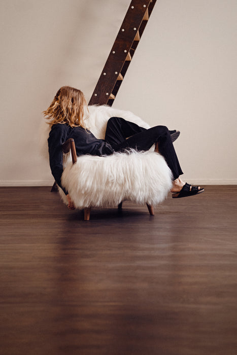 Fluffy lounge chair [Made-to-order]