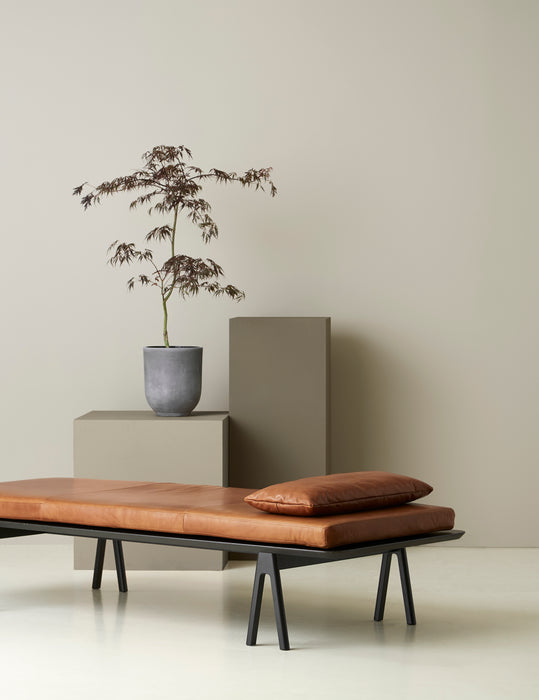 Level daybed