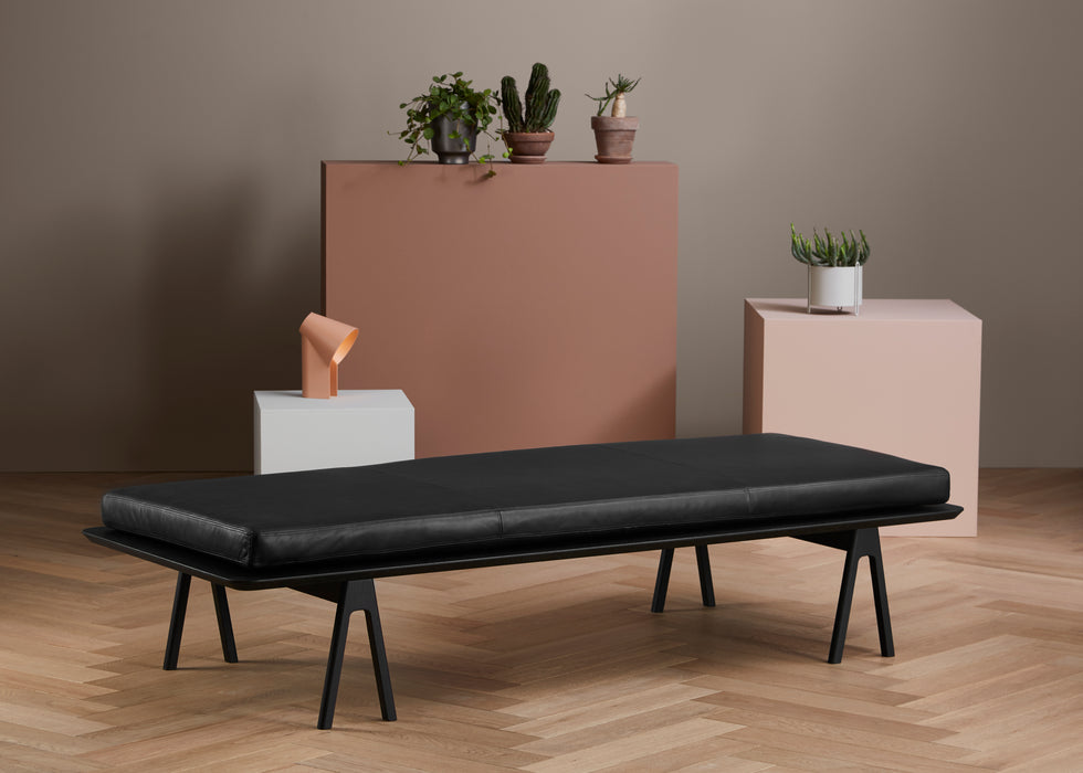 Level daybed