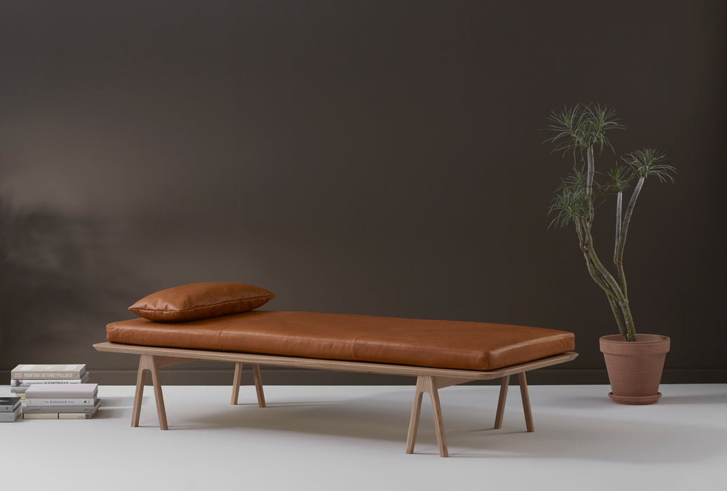 Level daybed