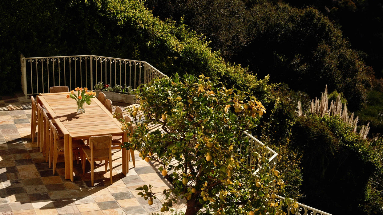 Atmosfera Dining Table